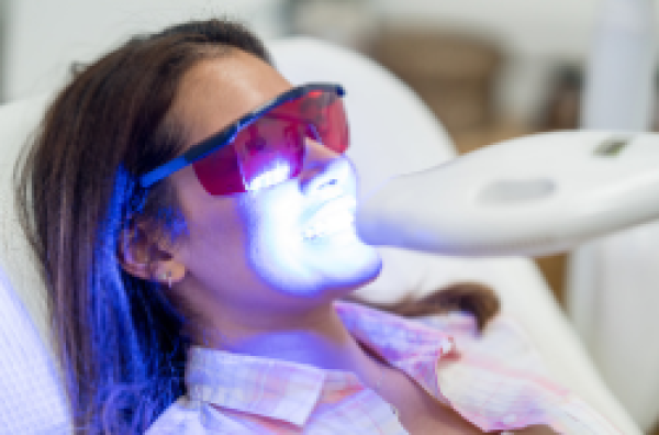 Traitement dentaire au laser
